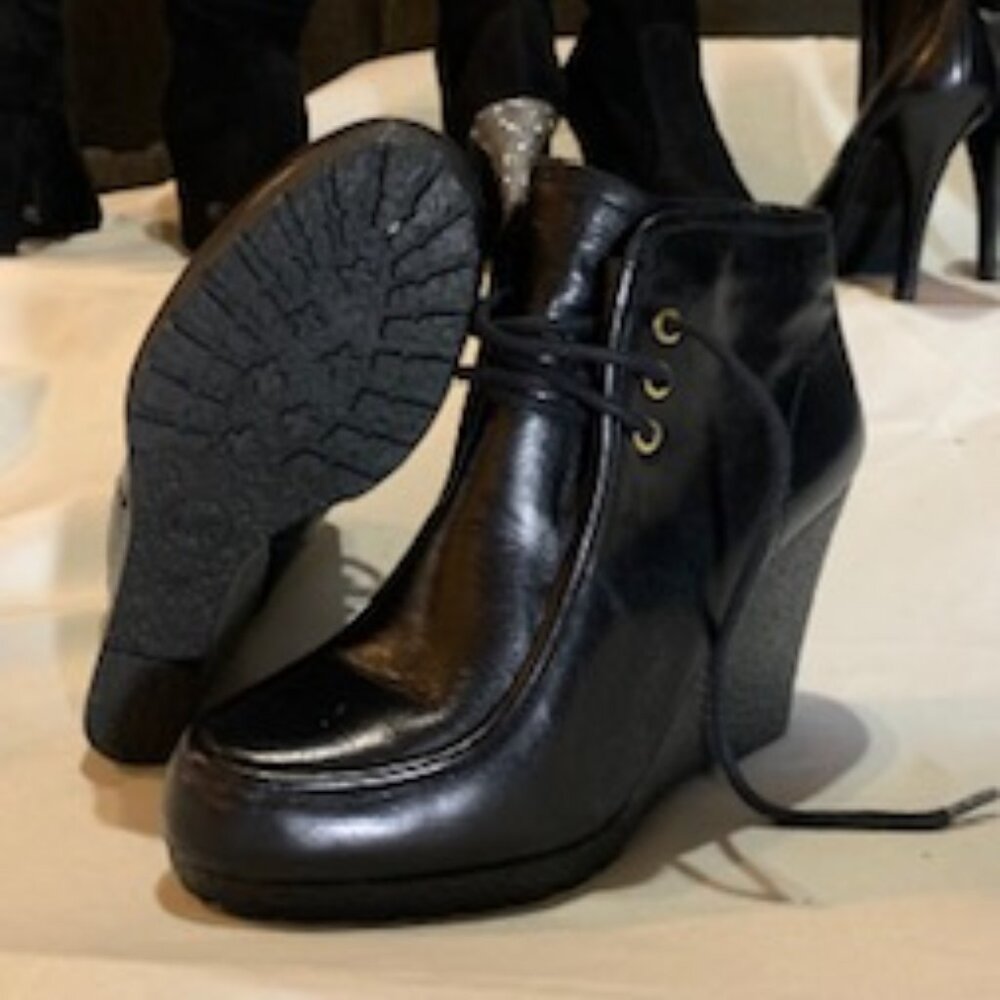 Black Wedge